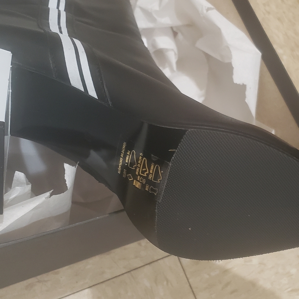 Boot - Picture 4 of 4